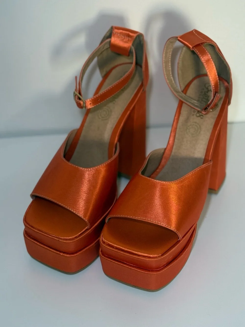 NWOT ! Orange Satin Platform Block Heel Sandals Size 9 Party Cocktail
